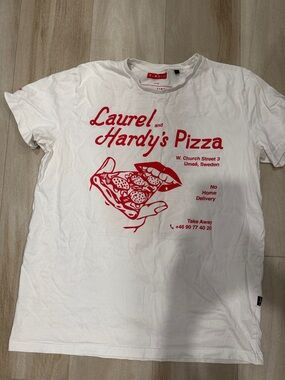 Laurel and Hardy's Pizza Graphic Short Sleeve Tee - White/Red